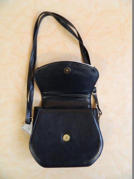 Umhängetasche Schwarz mit Weiß und Rot