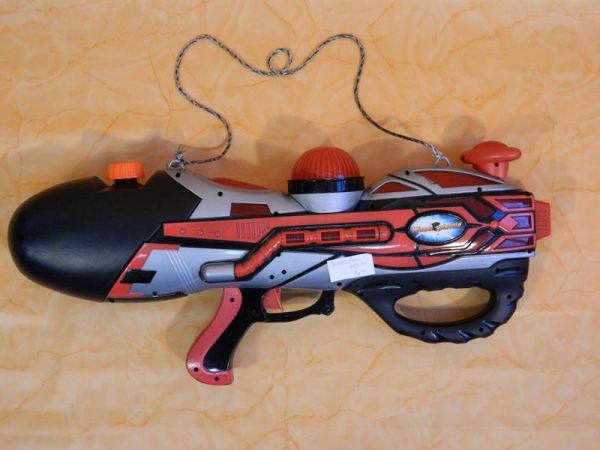 Wasserpistole silber/rot