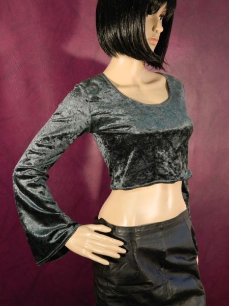 Kurzes Langarm-Shirt, Samt Gr. M