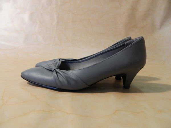 Modena Pumps grau mit Schleife Gr. 40