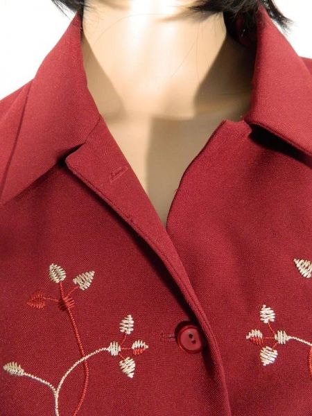 Ärmellose Bluse Rot mit Stickverzierung Gr. 48