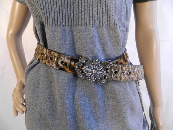 Gürtel mit Tiermuster, auffälliger Verschluss