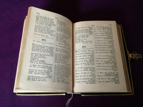 Gesangbuch mit Aufbewahrungsbox