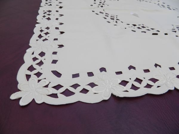 Mitteldecke "Rüschen" Vanille