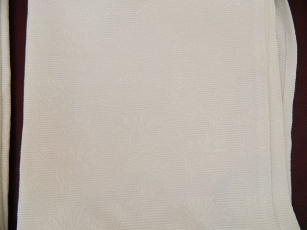 Weiße Vorhänge mit dezentem Muster (2-tlg.)