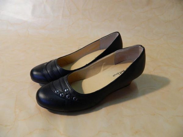 Port Louis Pumps schwarz Gr. 40