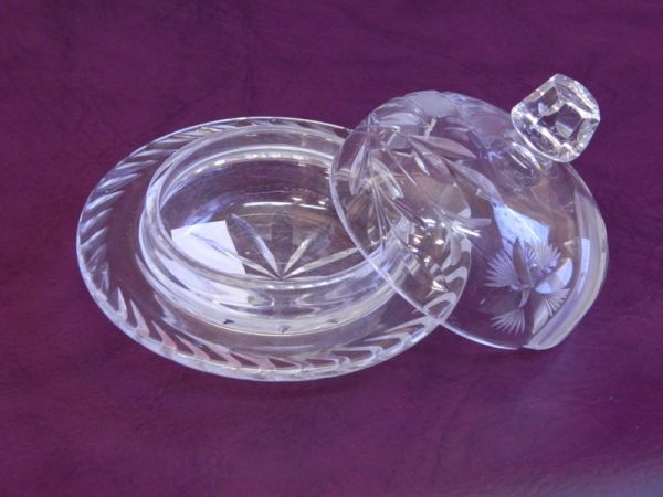 Kristall-Servierschale mit Haube