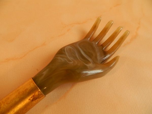 Schuhanzieher mit Kratzhand aus Horn