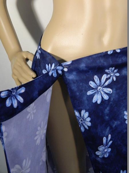 Rock Blau mit Blumenmuster, ca. Gr. 38