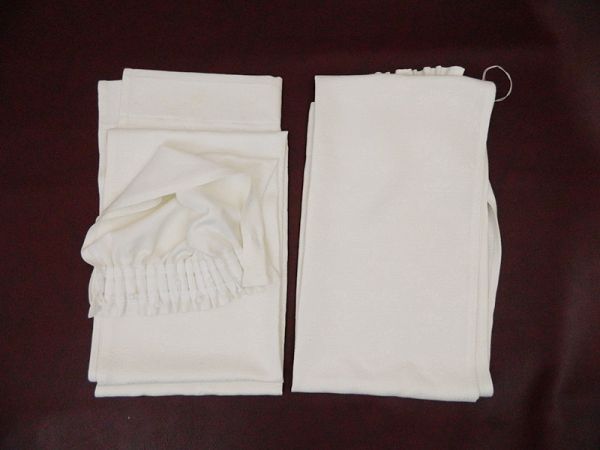 Weiße Vorhänge mit dezentem Muster (2-tlg.)