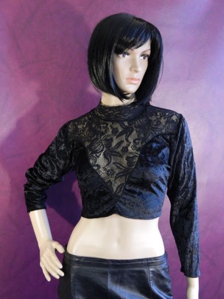 Kurzes Langarm-Shirt, Samt/Spitze Gr. S