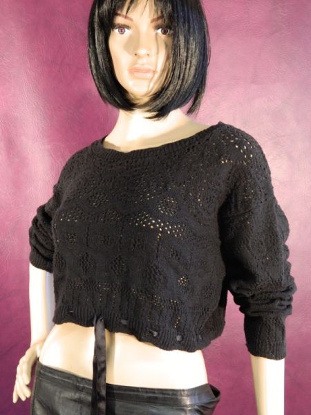 Kurzer Strickpullover mit Lochmuster Gr. S