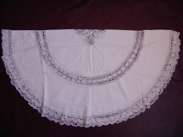Tischdecke, Rund, Weiß mit Spitze