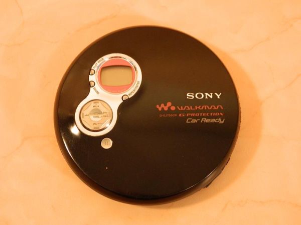 Sony Walkman "D-EJ758CK G-Protection Car Ready"