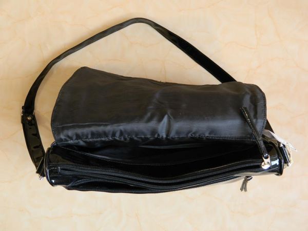 Umhängetasche Schwarz Lack