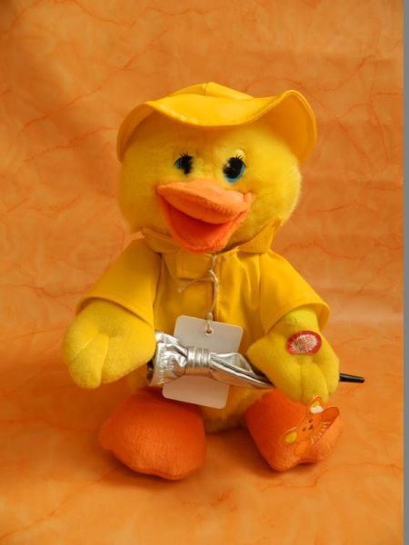 Stofftier Ente in Regenkleidung