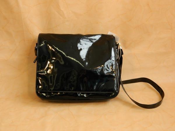 Umhängetasche Schwarz Lack