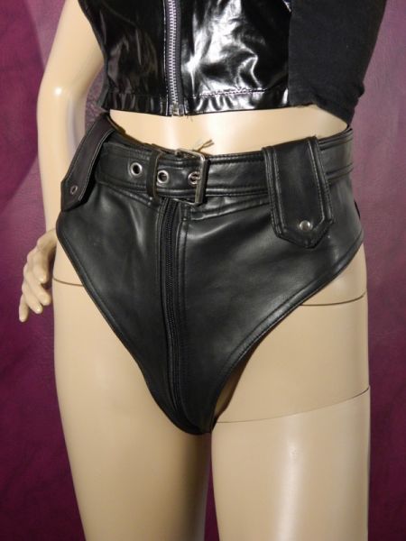 Hot-Pants, Kunstleder Gr. M