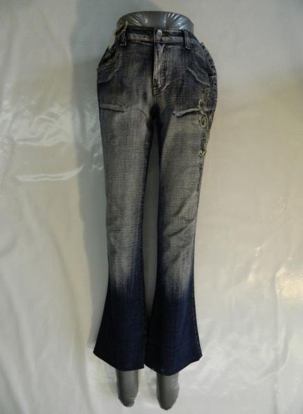 Jeans Blau mit Blumenverzierung Gr. 38