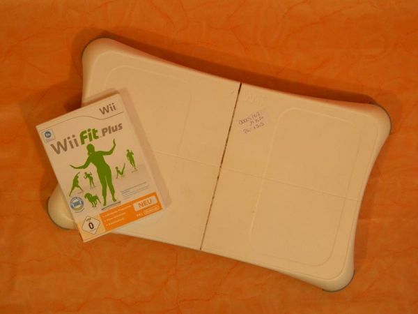 Nintendo Wii Fit Plus mit Balance Board