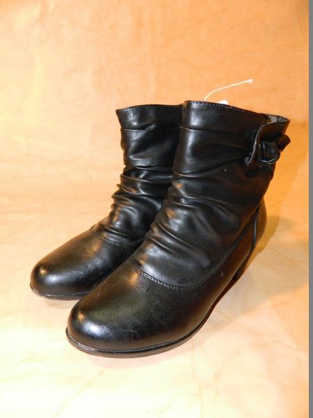 Stiefeletten schwarz Gr. 41