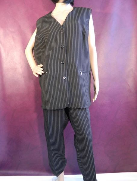 Ladys Anzug, Schwarz Gestreift, Ärmellos, Gr. 52 (2-teilig)