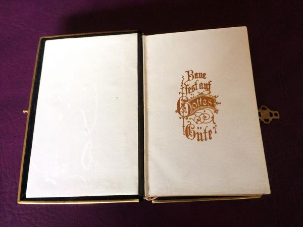 Gesangbuch mit Aufbewahrungsbox