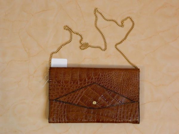 Clutch Braun mit Goldkette