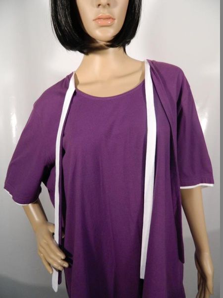 Lila Sweatshirt mit weißen Details Gr. 48