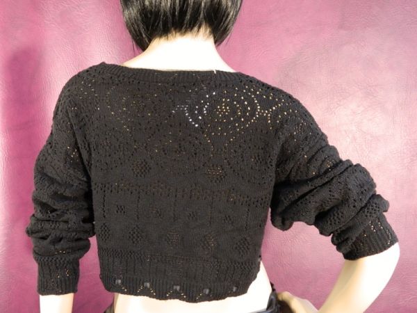 Kurzer Strickpullover mit Lochmuster Gr. S