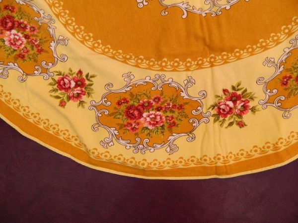 Tischdecke, Gelb/Orange mit Blumenverzierung (Rund)