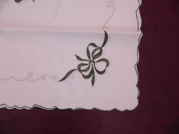 Tischdecke, Weiß mit goldenen und grünen Details