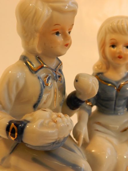 Porzellan-Figur - Liebespaar mit Früchten