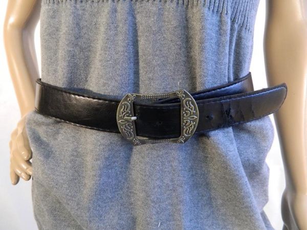 Gürtel, Schwarz mit auffälliger Schnalle