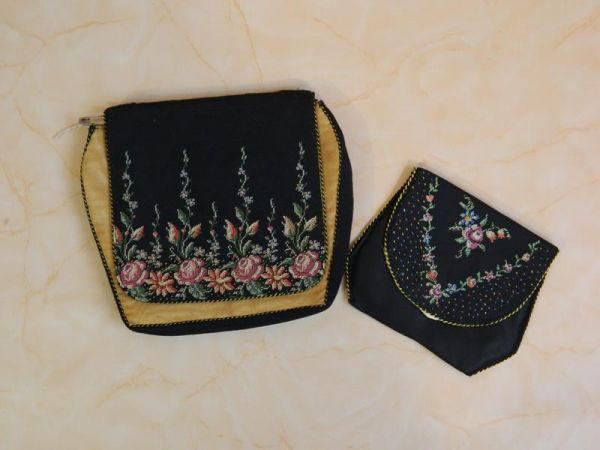 Clutch Schwarz mit Blumenmuster