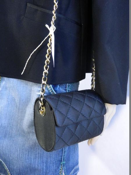 Umhängetasche Schwarz mit Goldkette