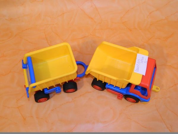 Spielzeug-Laster mit Anhänger