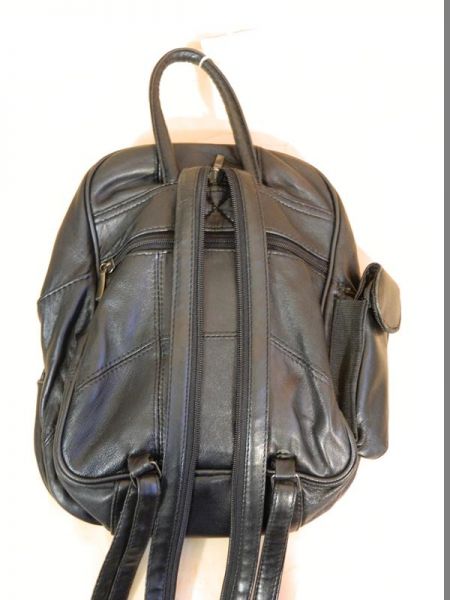 Rucksack Schwarz mit Reißverschluss