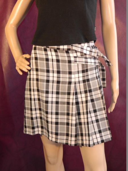 Roxanne Rock Kurz Schwarz/Weiß Kariert, Gr. 40