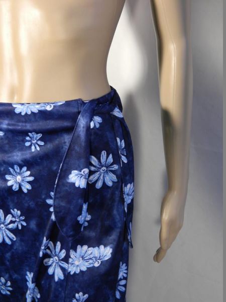 Rock Blau mit Blumenmuster, ca. Gr. 38