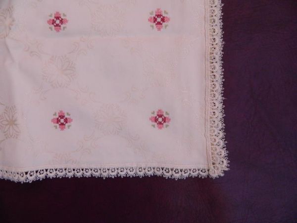 Tischdecke Beige, Schimmernd mit Stickmuster