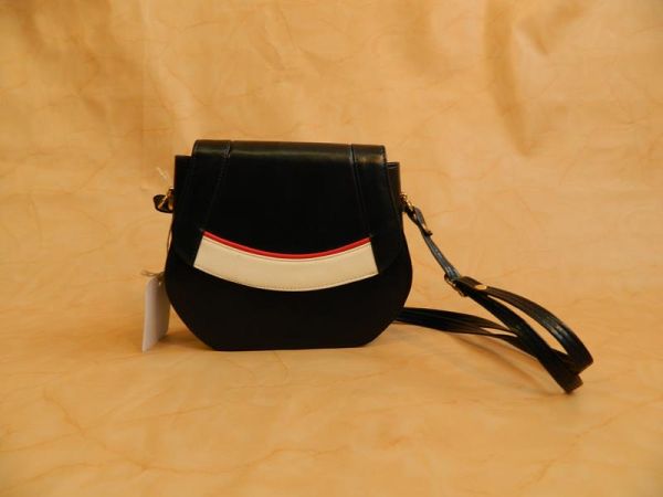 Umhängetasche Schwarz mit Weiß und Rot
