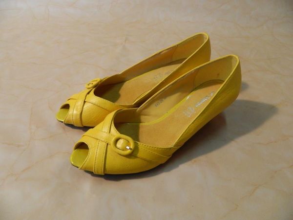 Le Scarpe Pumps gelb Gr. 40