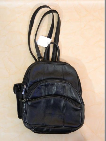 Rucksack Schwarz mit Reißverschluss