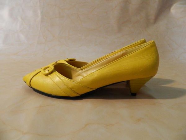 Le Scarpe Pumps gelb Gr. 40