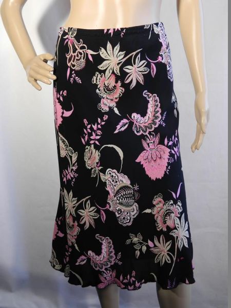 Woman's Fashion Rock, Schwarz mit Blumenmuster, Gr. 48