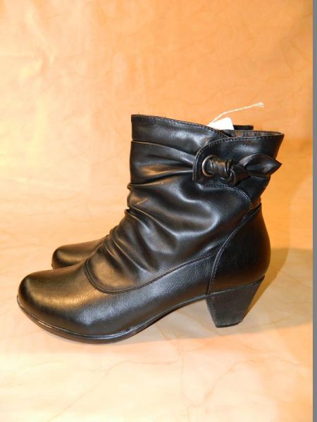 Stiefeletten schwarz Gr. 41