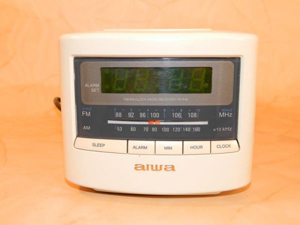 Aiwa Radiowecker Beige