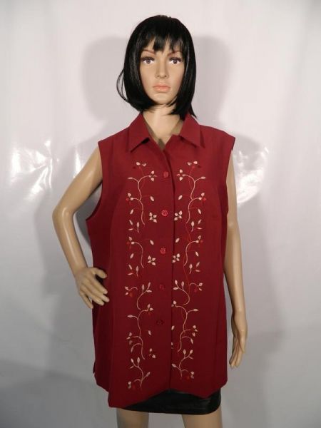 Ärmellose Bluse Rot mit Stickverzierung Gr. 48