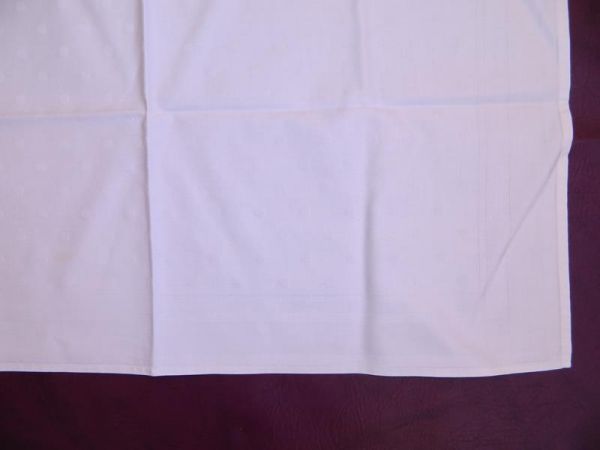 Tischdecke, Weiß mit dezentem Punktemuster, Quadratisch